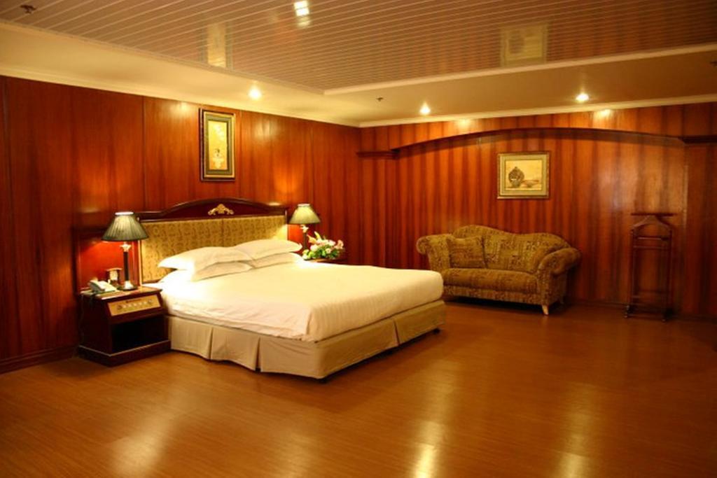 Grand Regal Hotel Bacolod Room photo