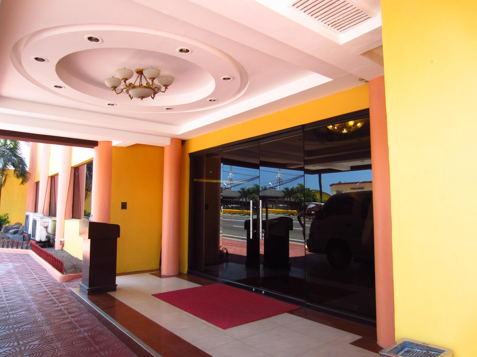 Grand Regal Hotel Bacolod Exterior photo