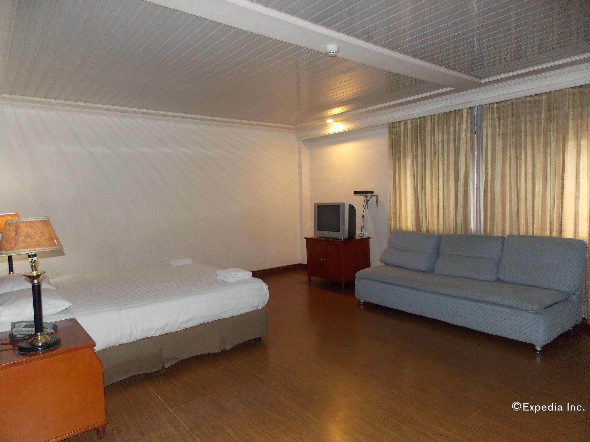 Grand Regal Hotel Bacolod Exterior photo