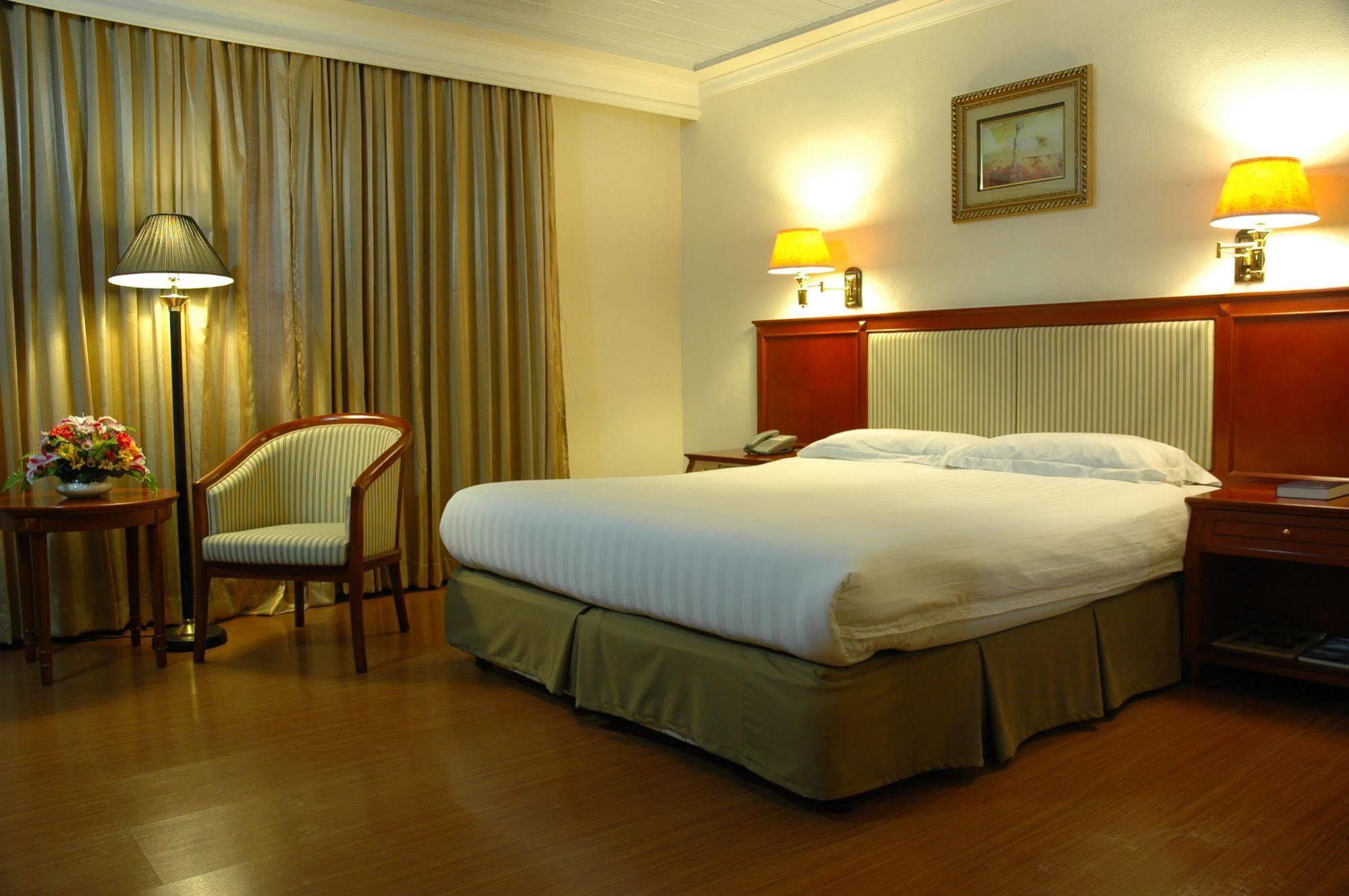 Grand Regal Hotel Bacolod Exterior photo