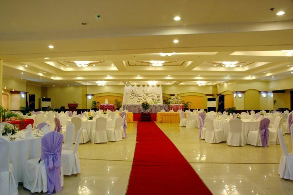 Grand Regal Hotel Bacolod Exterior photo
